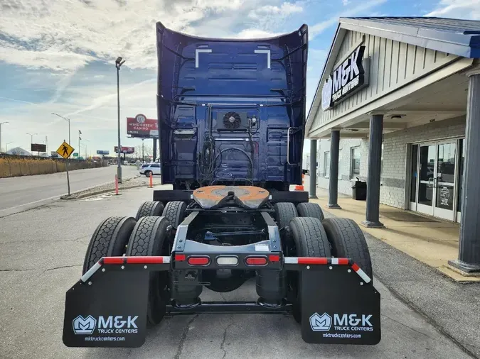 2019 VOLVO VNL64T760