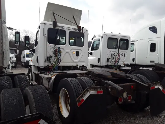 2017 FREIGHTLINER/MERCEDES CASCADIA 113