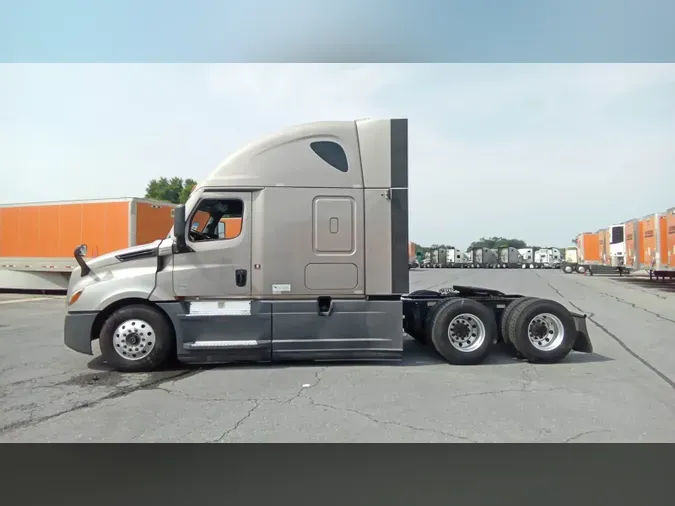 2023 Freightliner Cascadia 126767751ca9ea40ff28fff69891416cb80