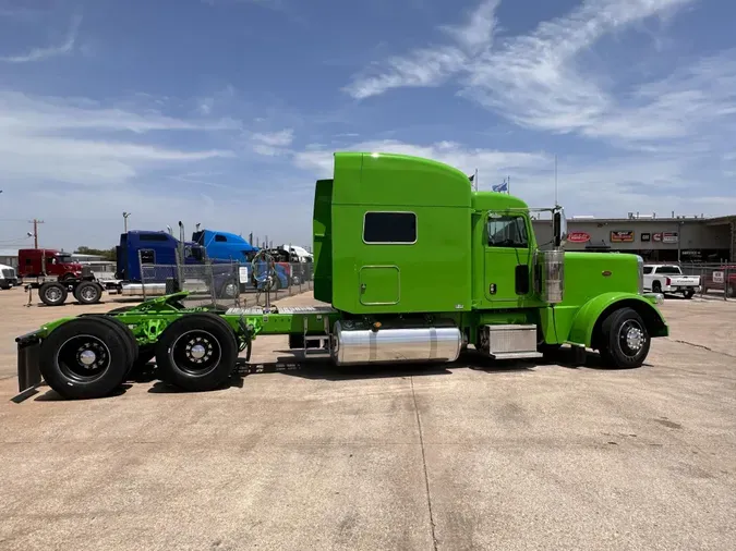 2023 Peterbilt 389