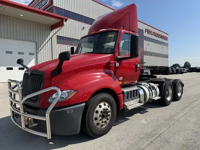 2018 International LT&reg; Series Day Cab