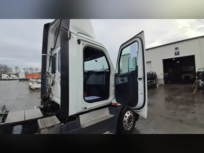 2019 Freightliner Cascadia 126