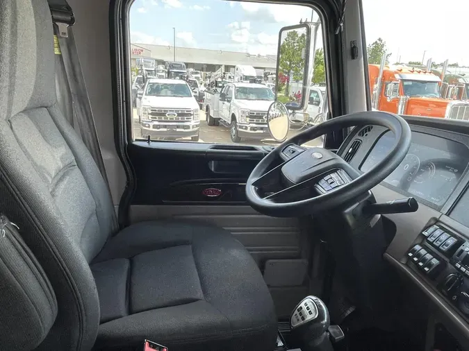 2023 Peterbilt 389