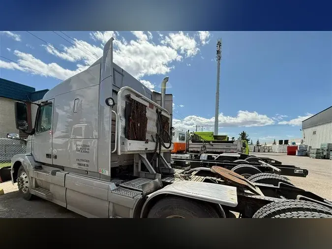2017 VOLVO VNL630