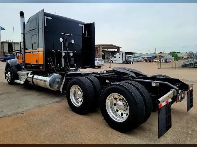 2023 Kenworth W990