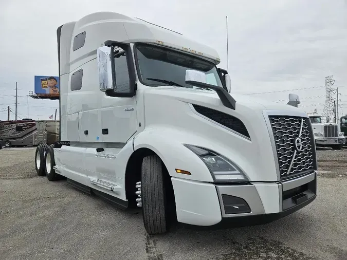 2022 VOLVO VNL64T760
