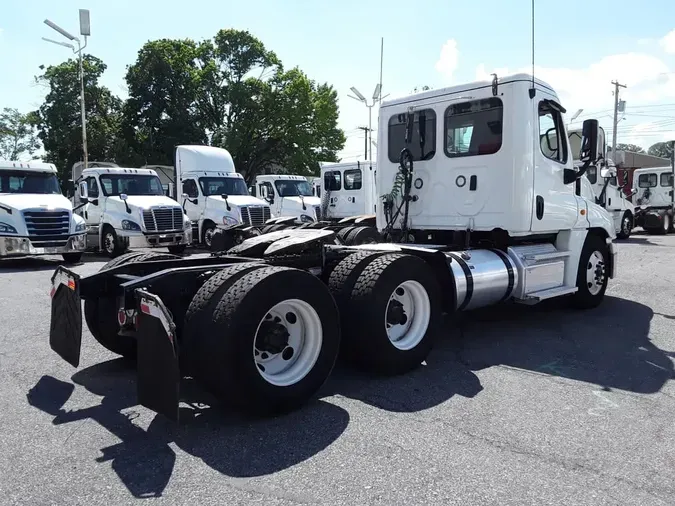 2020 FREIGHTLINER CASCADIA 125