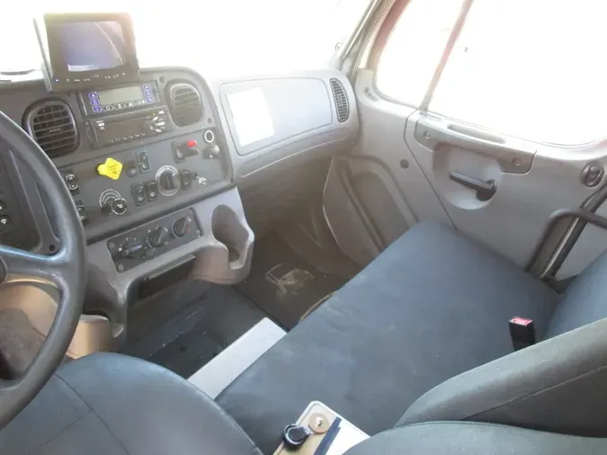 2019 FREIGHTLINER M2-106
