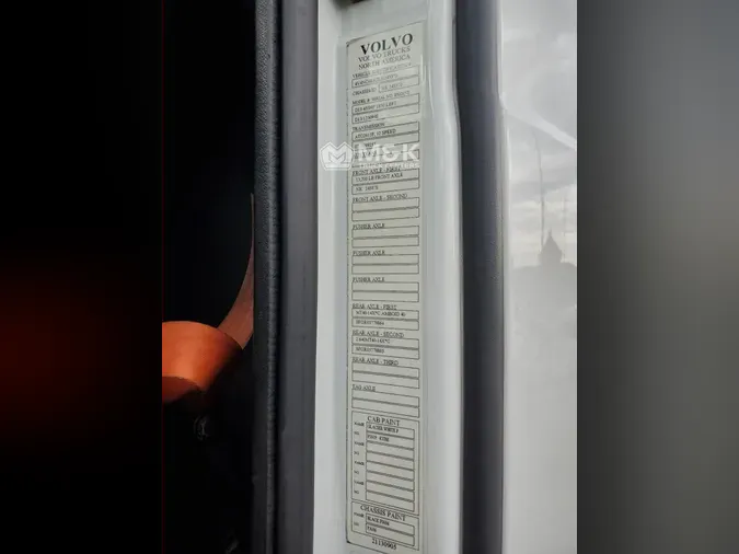 2021 VOLVO VNL64T740