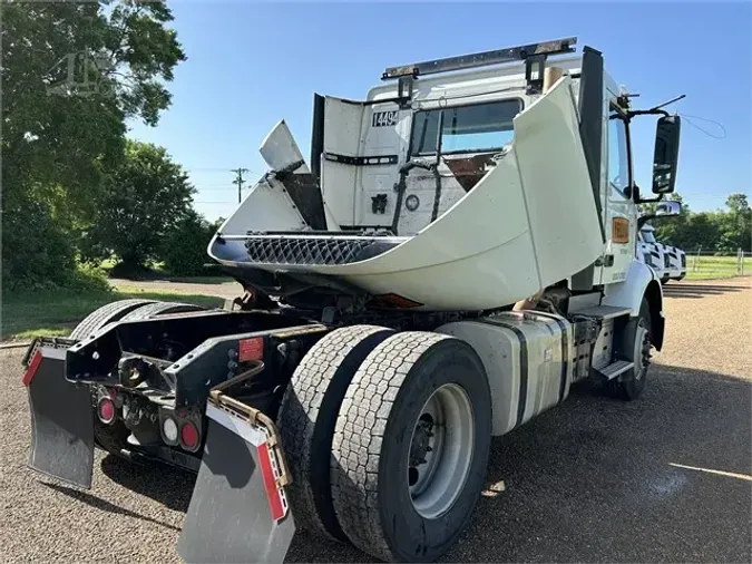 2019 VOLVO VNR42T300