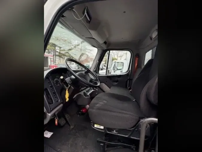 2015 FREIGHTLINER/MERCEDES M2 106