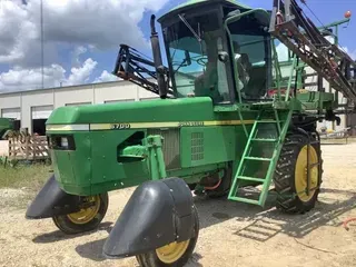 2000 John Deere 6700