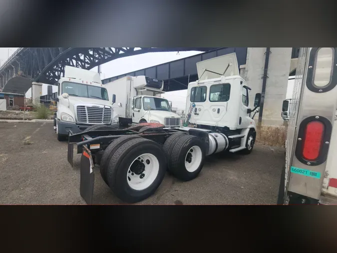 2017 FREIGHTLINER/MERCEDES CASCADIA 113