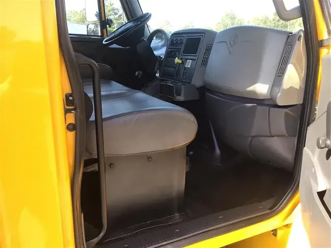 2018 INTERNATIONAL 4300