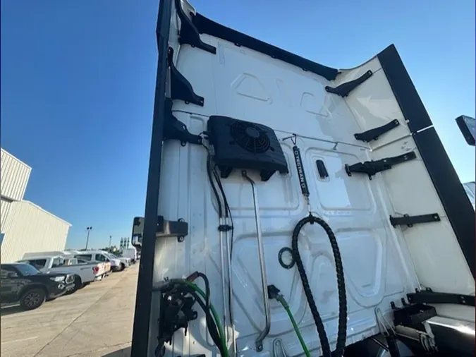 2020 Freightliner Cascadia 126