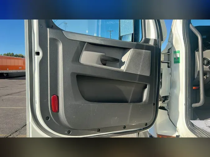 2022 Freightliner Cascadia 126