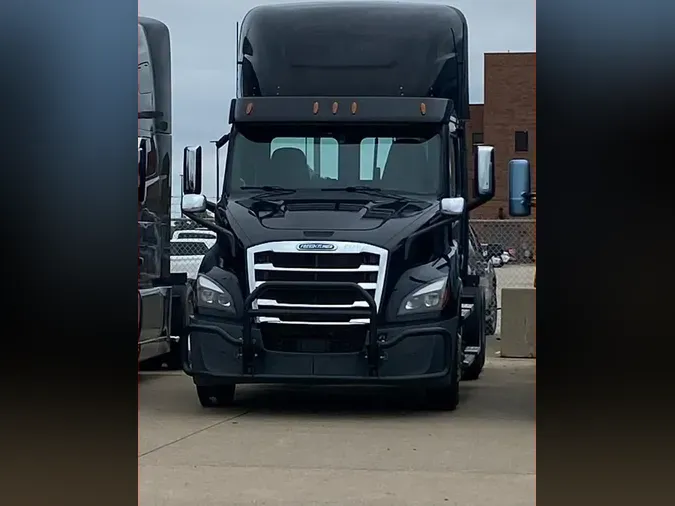 2021 FREIGHTLINER CASCADIA 126