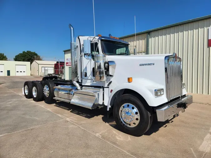 2026 Kenworth W900L