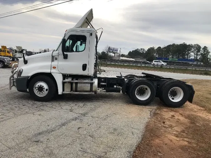 2018 Freightliner X12564ST