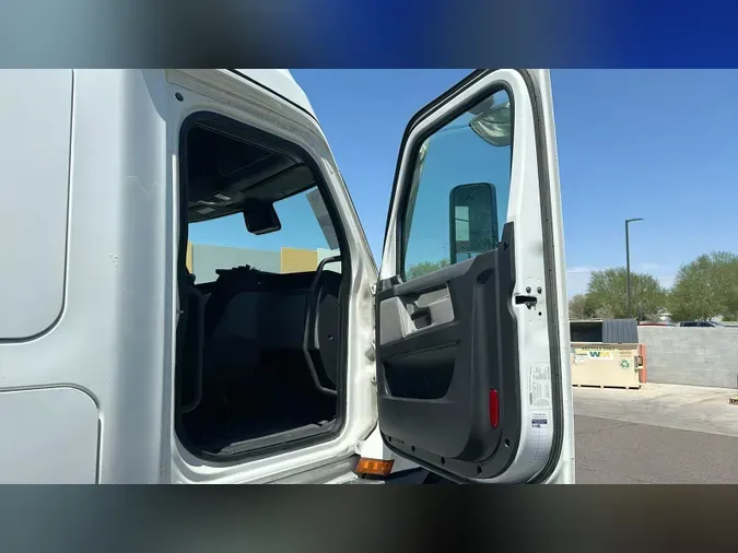 2021 Freightliner Cascadia 126