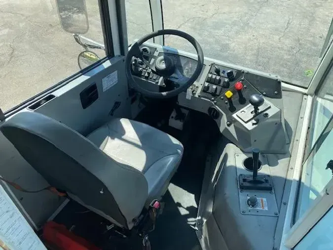 2022 AutoCar ACTT42