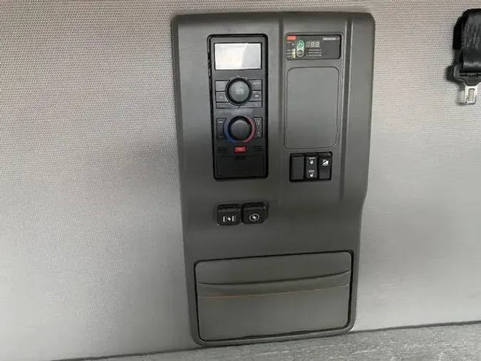 2022 Volvo VNL64T760