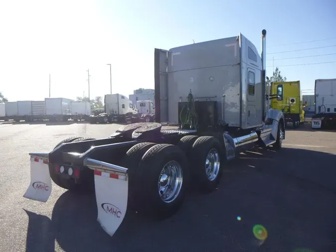 2020 Kenworth W990