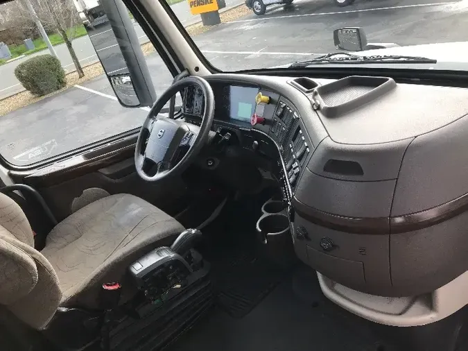 2018 Volvo VNL64300