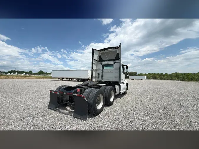 2020 Volvo VNL30076c1b160588ecfd351ea20a4a40bffc4
