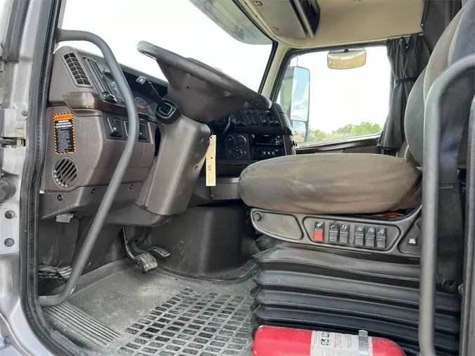 2016 VOLVO VNL64T630