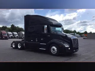 2023 Volvo VNL860