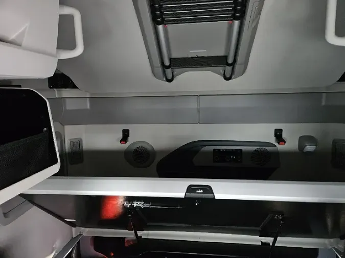 2025 VOLVO VNL64T86076cf31092757b4678dbe14c85cf38e75