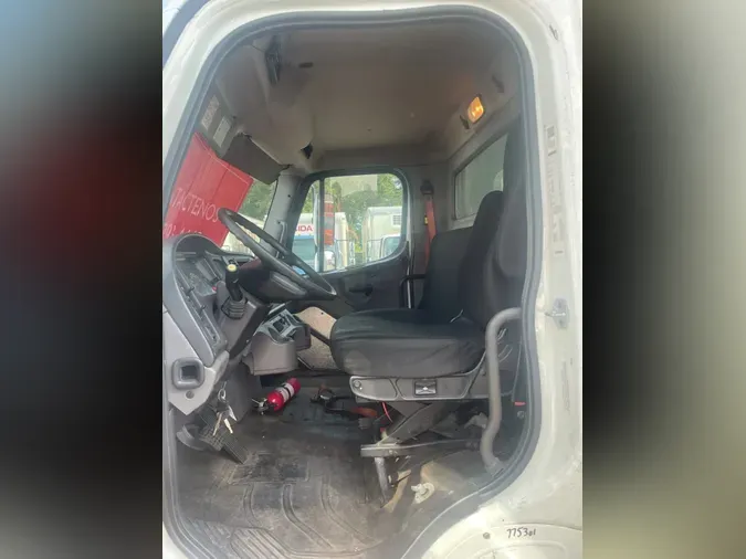2018 FREIGHTLINER M2 106