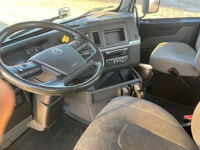 2019 Volvo VNR64300