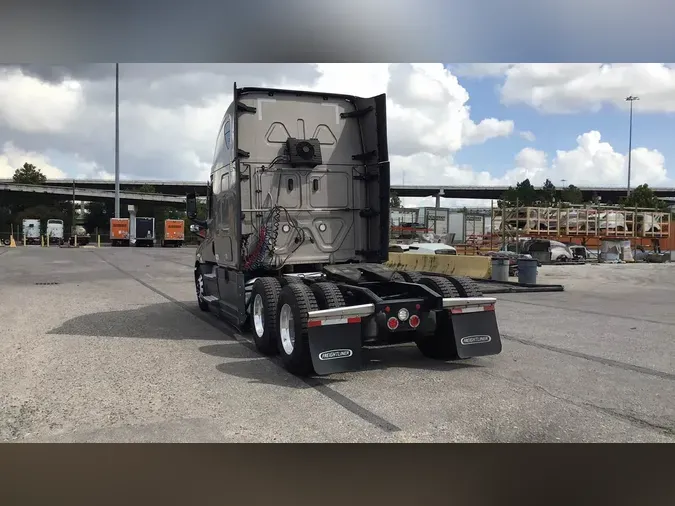 2022 Freightliner Cascadia 126