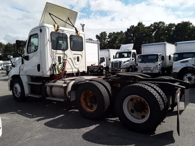 2015 FREIGHTLINER/MERCEDES CASCADIA 125