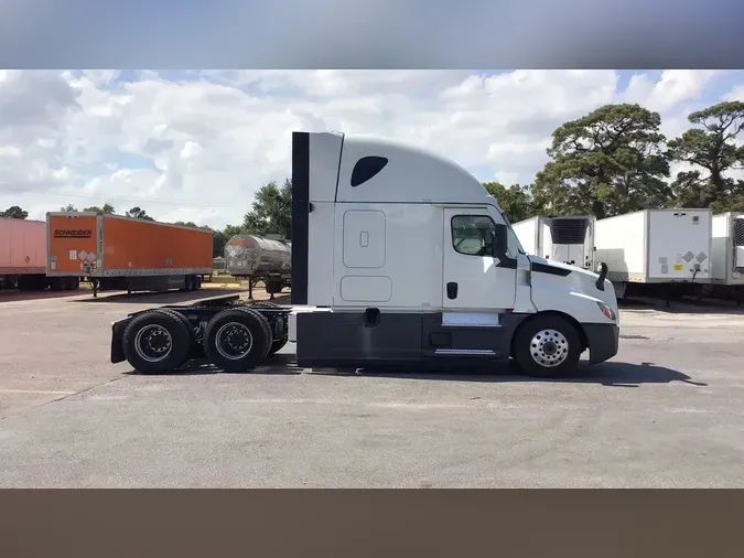 2022 Freightliner Cascadia 126