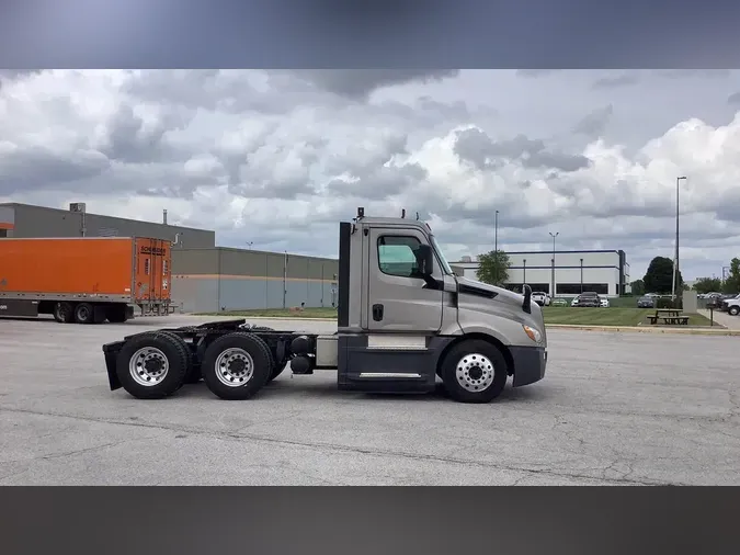 2020 Freightliner Cascadia 126