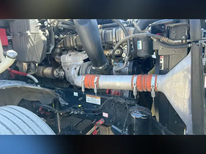 2021 Freightliner Cascadia 126