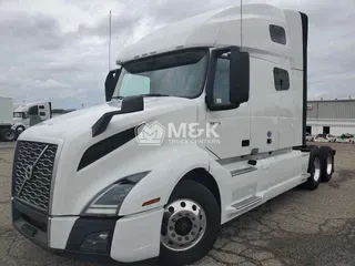 2021 VOLVO VNL64T760