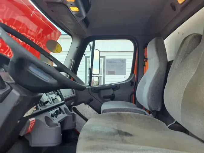2018 FREIGHTLINER M2 106