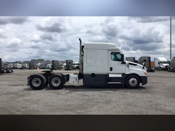 2021 Freightliner Cascadia 126
