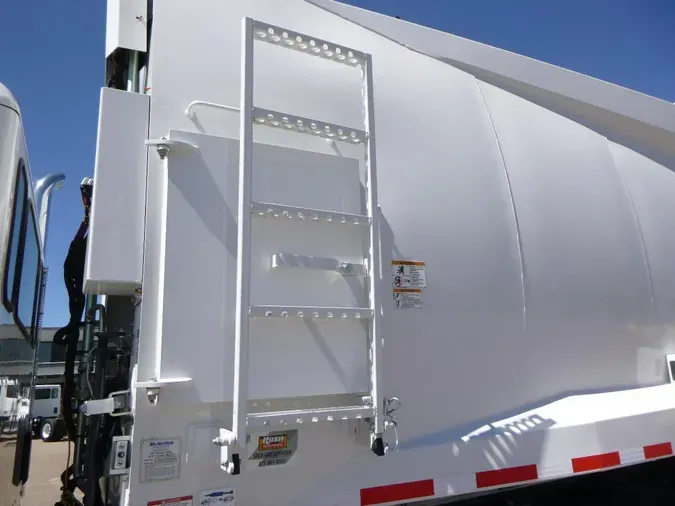 2026 Peterbilt 548