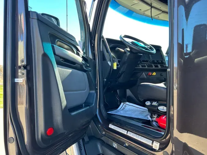 2022 Kenworth T68076e4a86779add06bba1fb74720b38ffd