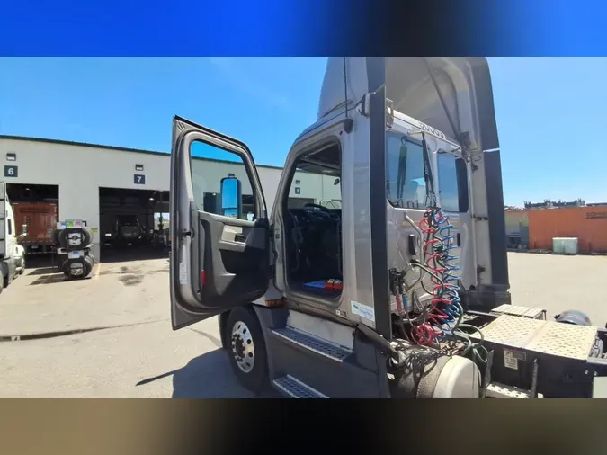 2020 Freightliner Cascadia 126