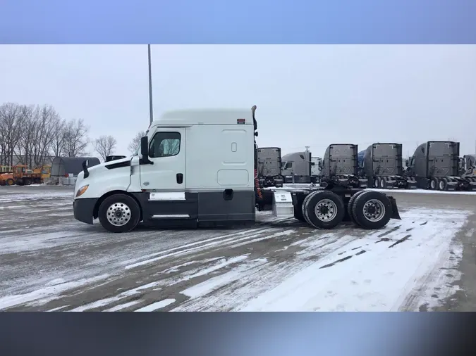 2021 Freightliner Cascadia 126