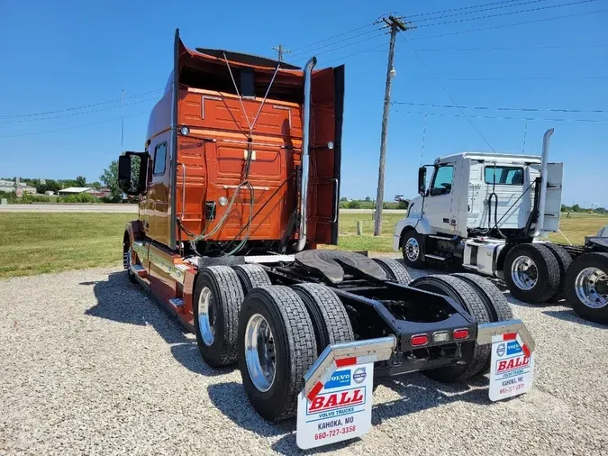 2016 VOLVO VNL64T730