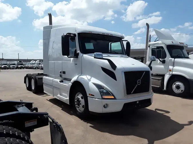 2020 VOLVO VNR64T-640
