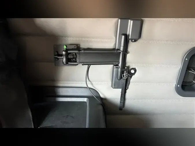 2021 FREIGHTLINER CA126