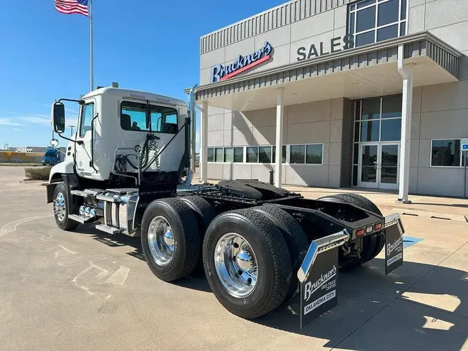 2018 MACK CXU613